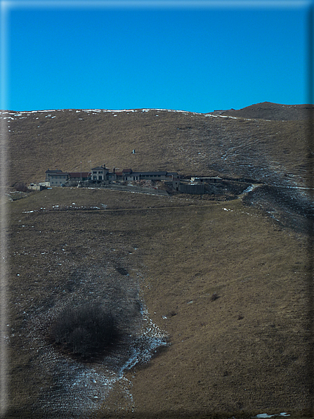foto Salita dal Monte Tomba a Cima Grappa
